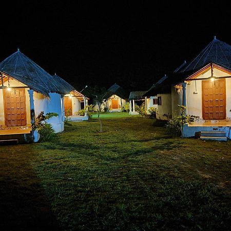 Modhera Sunrise Resort - Tents Bhungas Jungle Restaurants & Candlelight Dining Kalri المظهر الخارجي الصورة