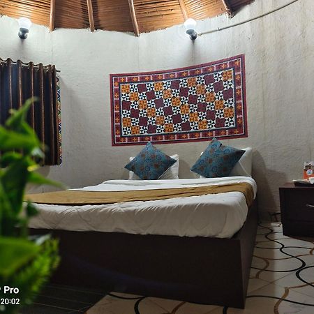 Modhera Sunrise Resort - Tents Bhungas Jungle Restaurants & Candlelight Dining Kalri المظهر الخارجي الصورة