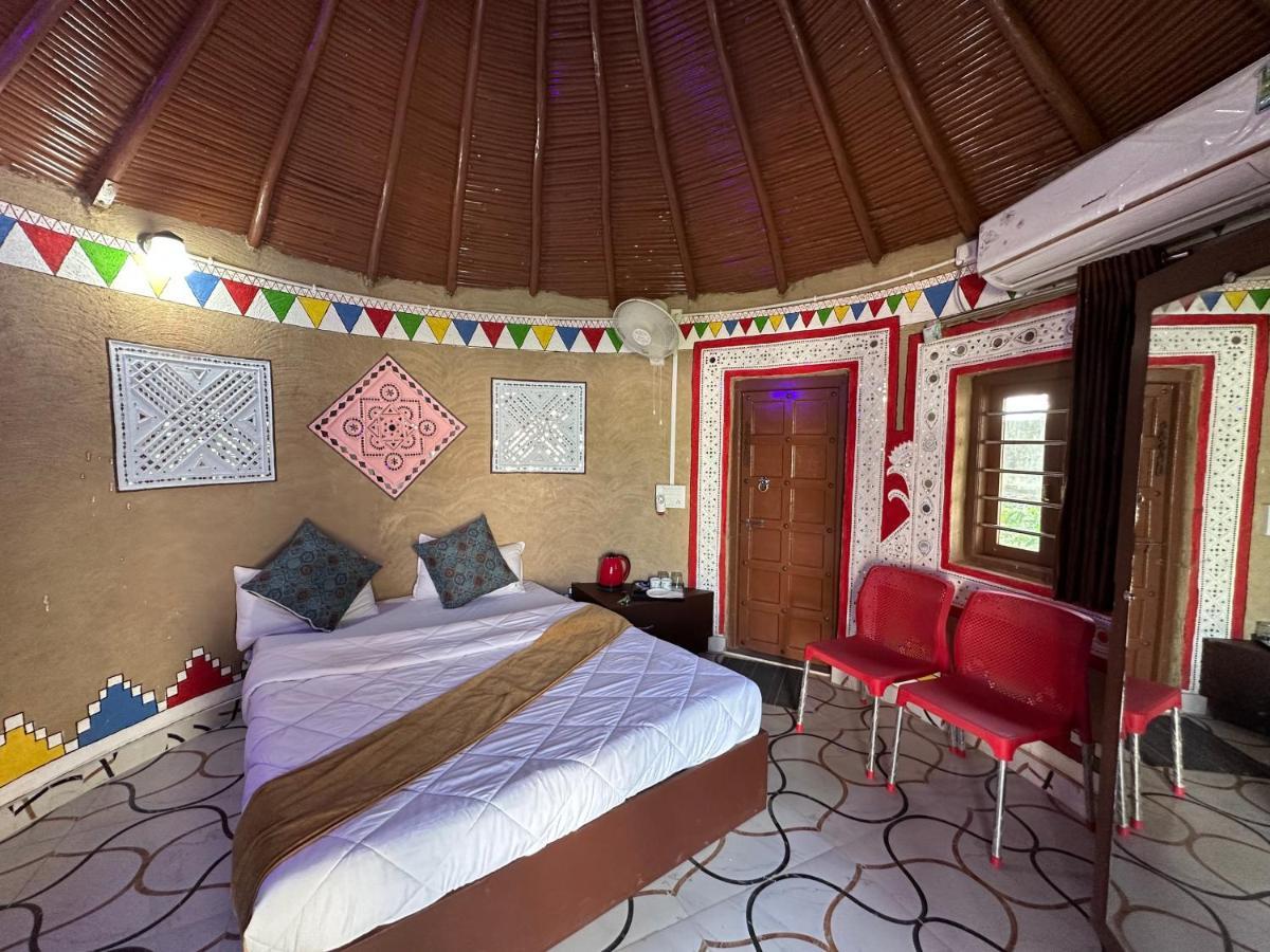 Modhera Sunrise Resort - Tents Bhungas Jungle Restaurants & Candlelight Dining Kalri المظهر الخارجي الصورة