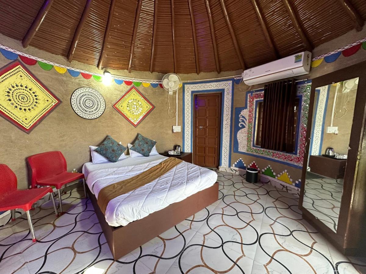 Modhera Sunrise Resort - Tents Bhungas Jungle Restaurants & Candlelight Dining Kalri المظهر الخارجي الصورة