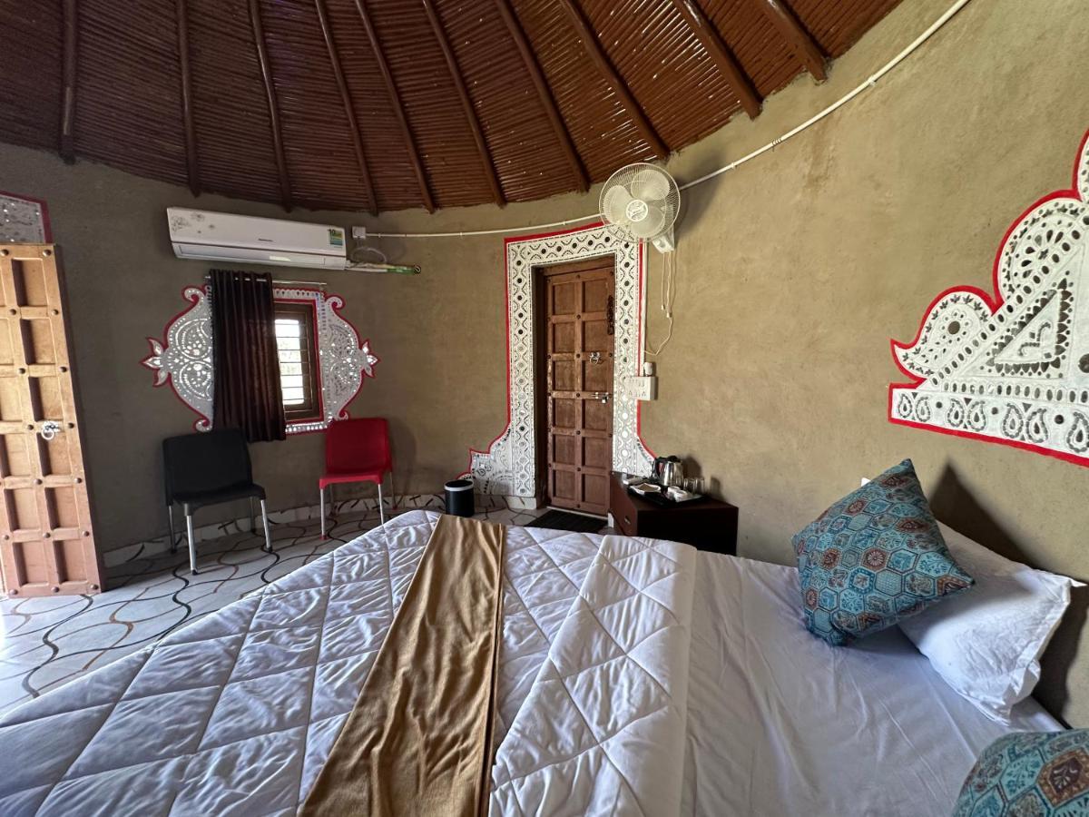 Modhera Sunrise Resort - Tents Bhungas Jungle Restaurants & Candlelight Dining Kalri المظهر الخارجي الصورة