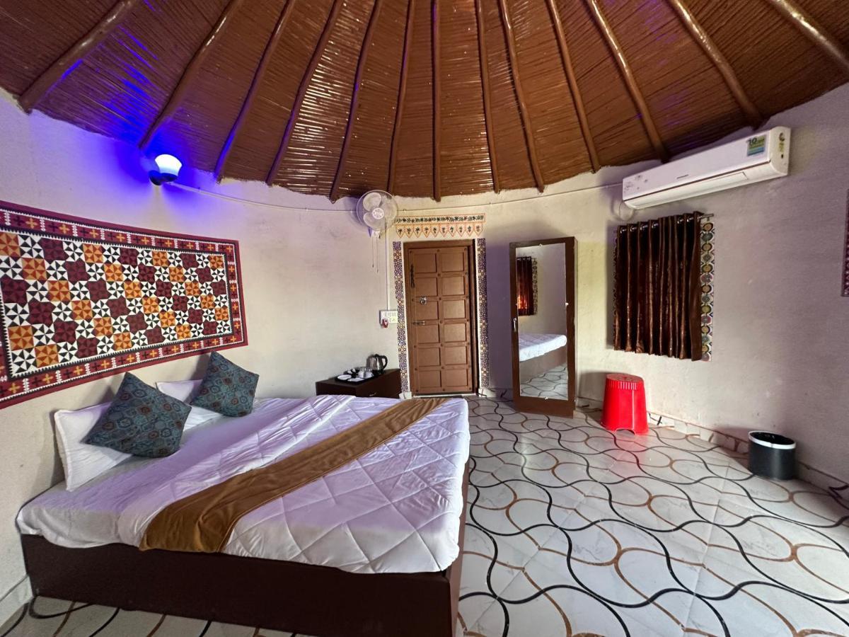 Modhera Sunrise Resort - Tents Bhungas Jungle Restaurants & Candlelight Dining Kalri المظهر الخارجي الصورة