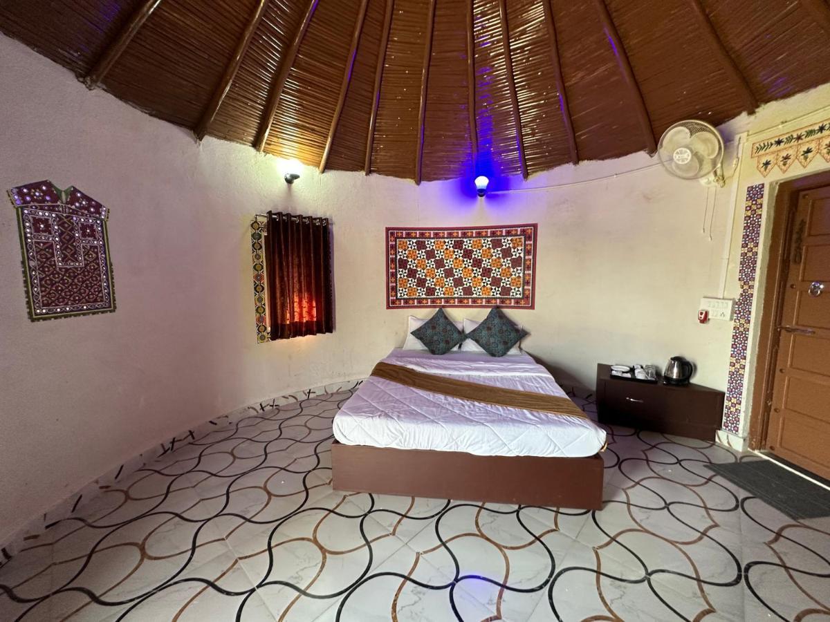 Modhera Sunrise Resort - Tents Bhungas Jungle Restaurants & Candlelight Dining Kalri المظهر الخارجي الصورة