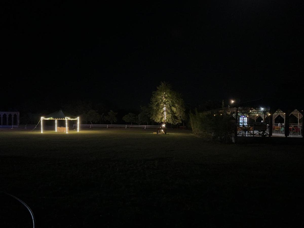 Modhera Sunrise Resort - Tents Bhungas Jungle Restaurants & Candlelight Dining Kalri المظهر الخارجي الصورة