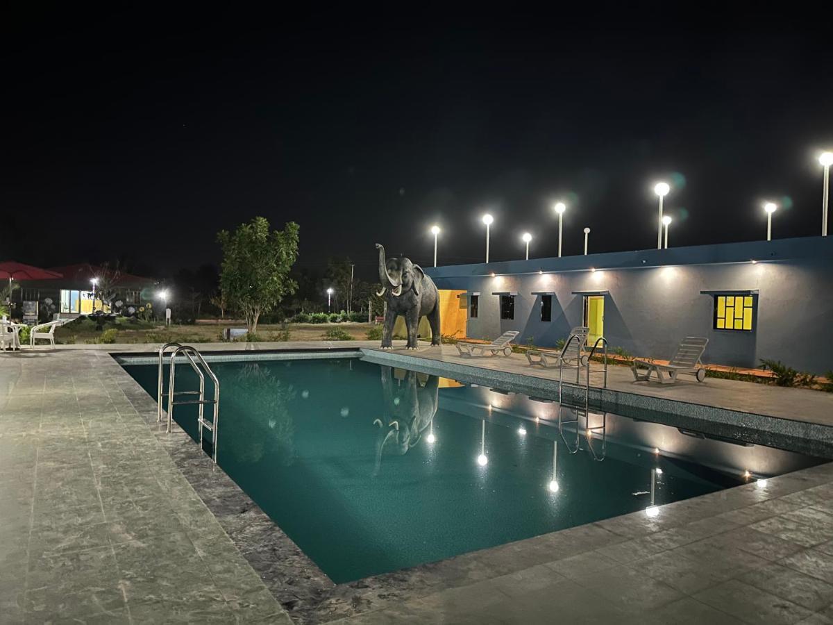 Modhera Sunrise Resort - Tents Bhungas Jungle Restaurants & Candlelight Dining Kalri المظهر الخارجي الصورة