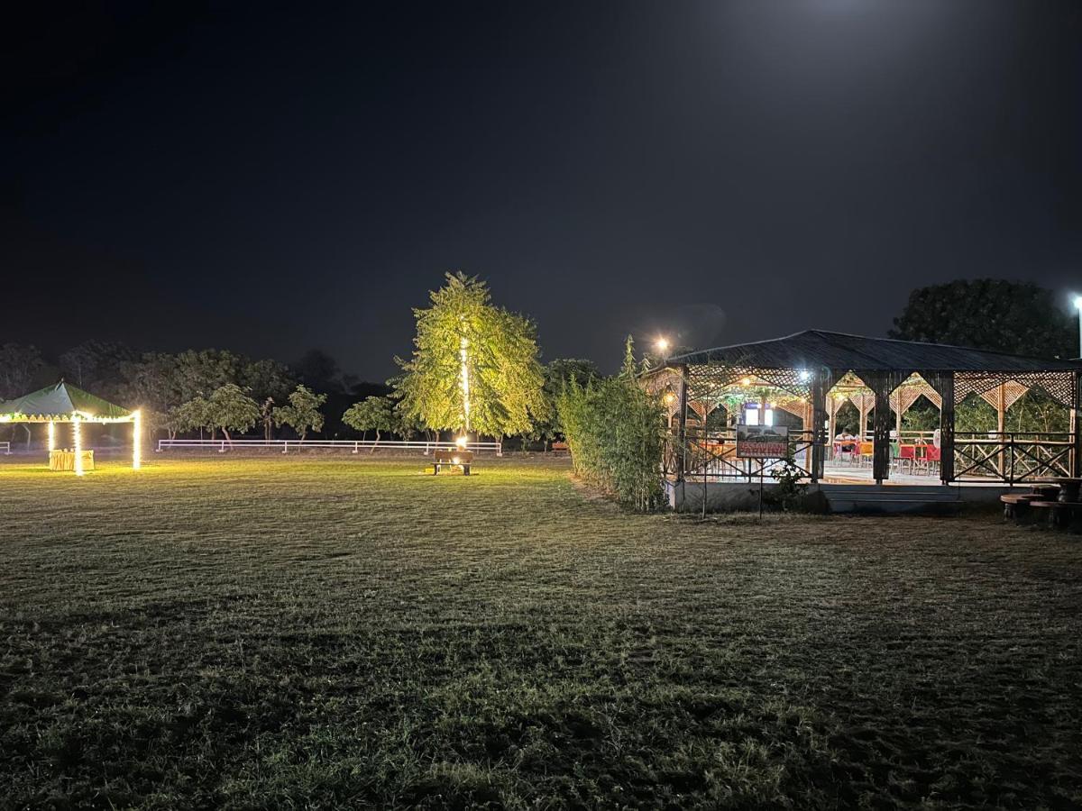 Modhera Sunrise Resort - Tents Bhungas Jungle Restaurants & Candlelight Dining Kalri المظهر الخارجي الصورة