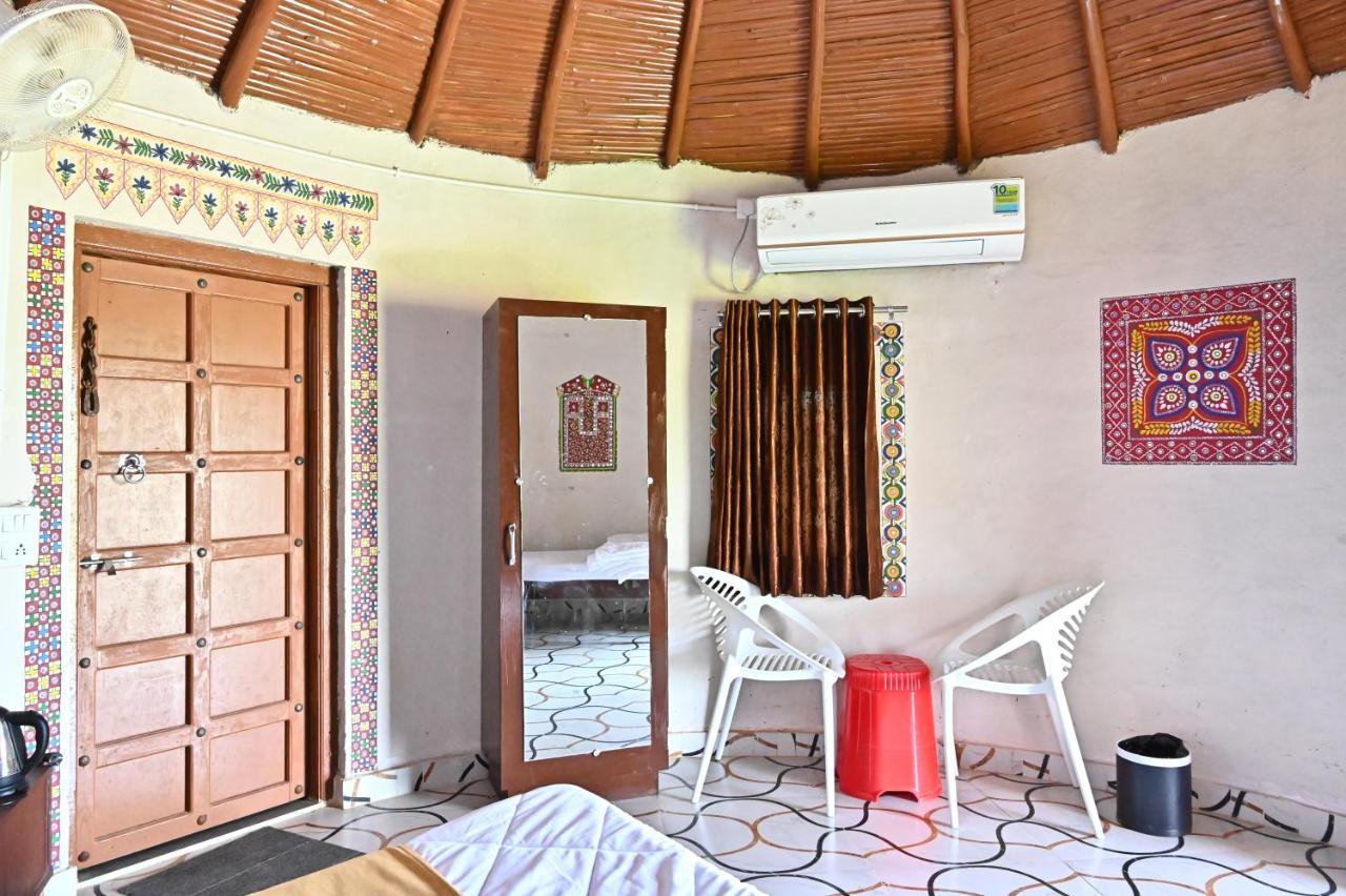 Modhera Sunrise Resort - Tents Bhungas Jungle Restaurants & Candlelight Dining Kalri المظهر الخارجي الصورة