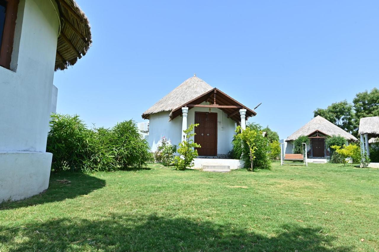 Modhera Sunrise Resort - Tents Bhungas Jungle Restaurants & Candlelight Dining Kalri المظهر الخارجي الصورة