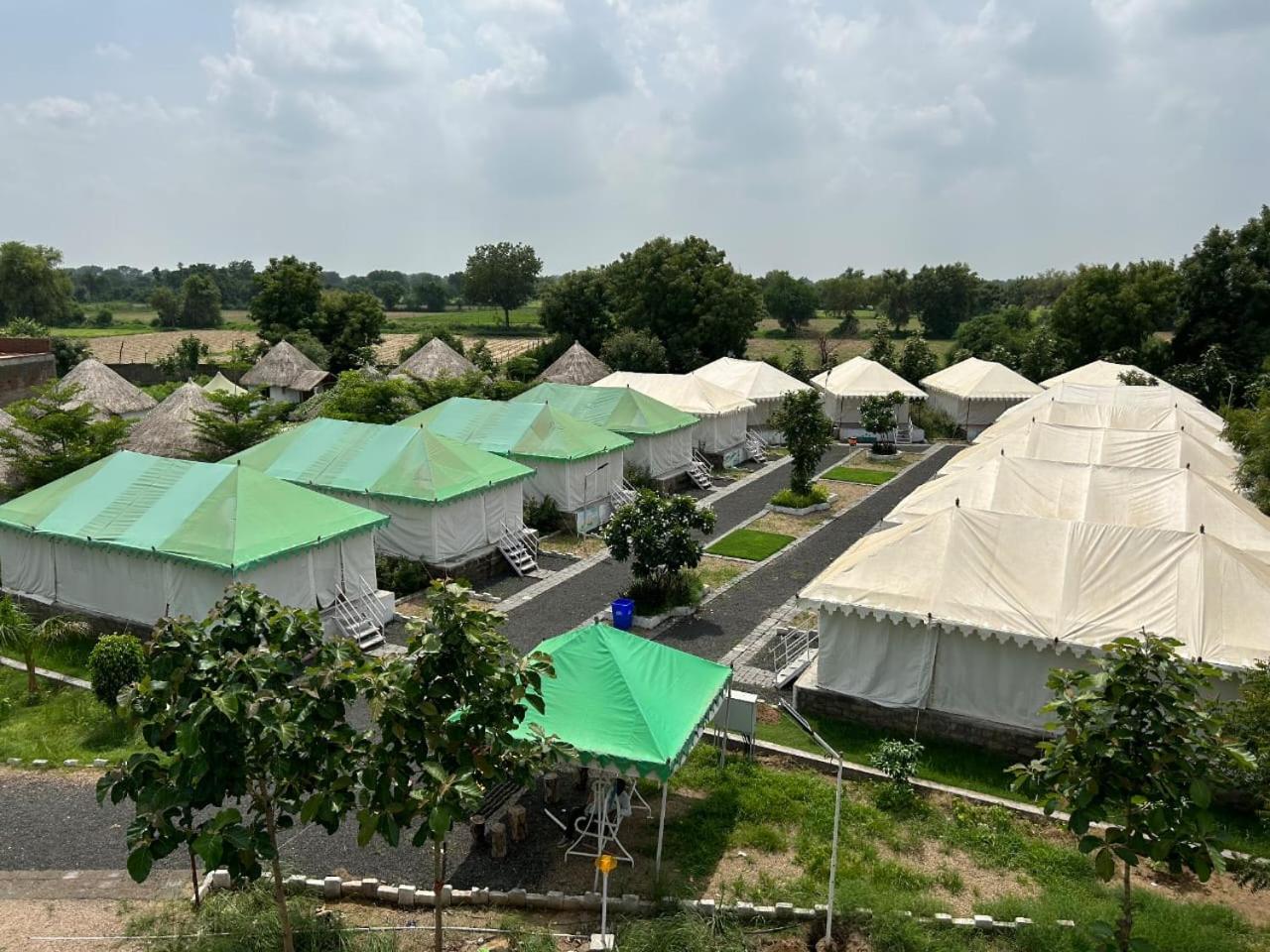 Modhera Sunrise Resort - Tents Bhungas Jungle Restaurants & Candlelight Dining Kalri المظهر الخارجي الصورة